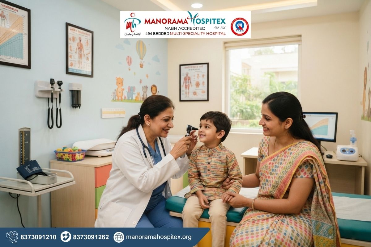 Best paediatrician in Nadia examining a child